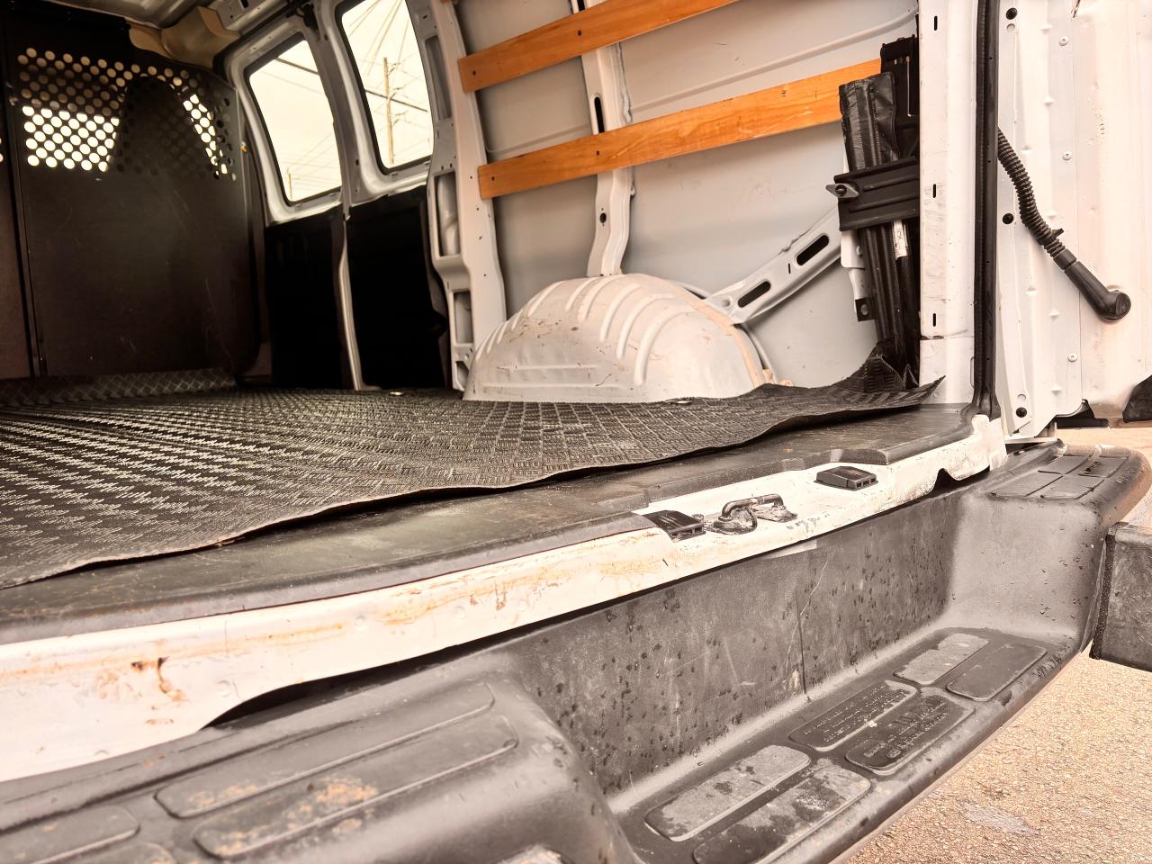 2023 GMC Savana Cargo Van FULLY FINANCEABLE, FACTORY WARRANTY, CLEAN RECORDS Photo