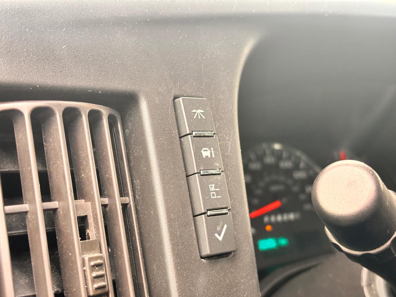 2023 GMC Savana Cargo Van FULLY FINANCEABLE, FACTORY WARRANTY, CLEAN RECORDS Photo