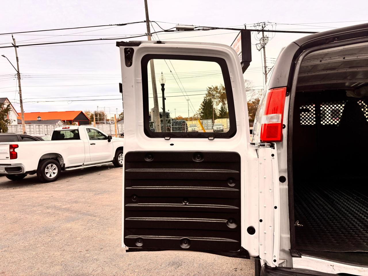 2023 GMC Savana Cargo Van FULLY FINANCEABLE, FACTORY WARRANTY, CLEAN RECORDS Photo