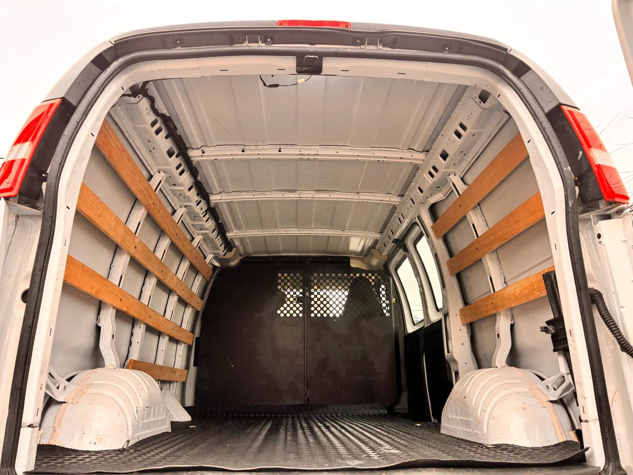 2023 GMC Savana Cargo Van FULLY FINANCEABLE, FACTORY WARRANTY, CLEAN RECORDS Photo