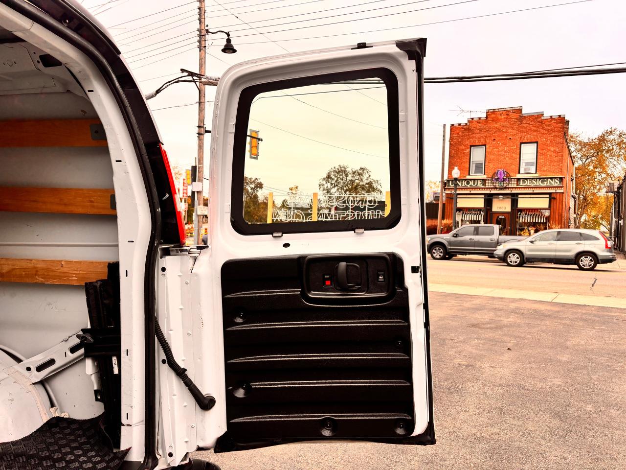 2023 GMC Savana Cargo Van FULLY FINANCEABLE, FACTORY WARRANTY, CLEAN RECORDS Photo