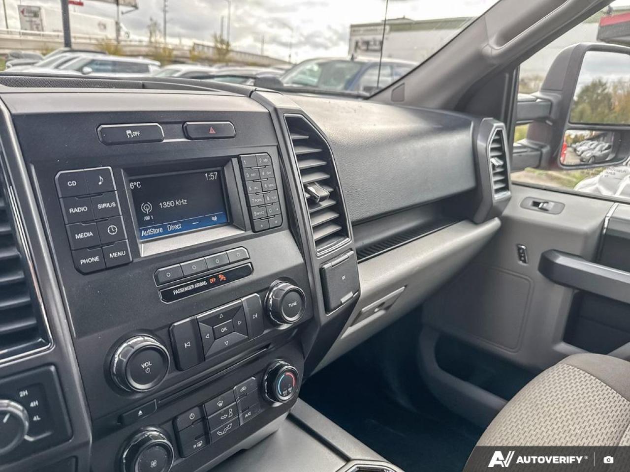 2017 Ford F-150 XLT / XTR / NO ACCIDENTS / 5.0L / REAR CAM / 4X4 - Photo #22