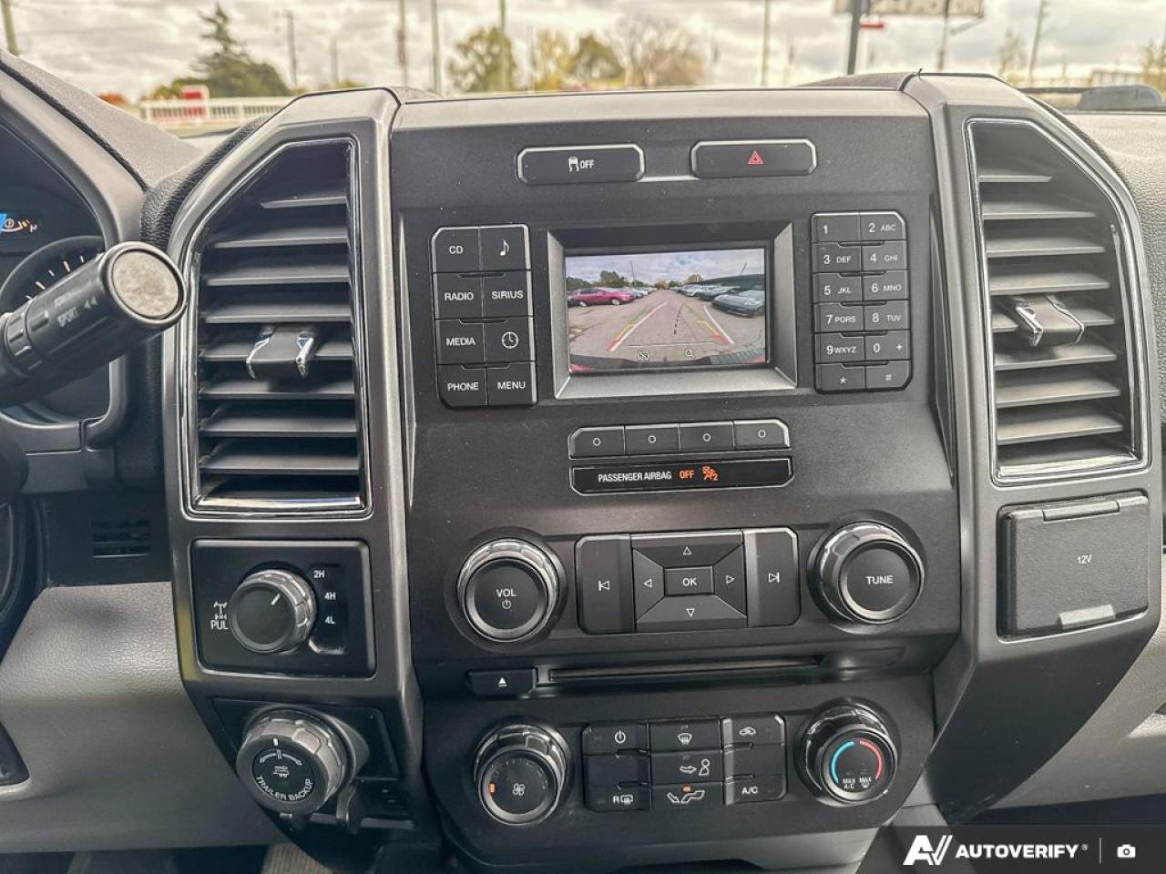 2017 Ford F-150 XLT / XTR / NO ACCIDENTS / 5.0L / REAR CAM / 4X4 - Photo #16