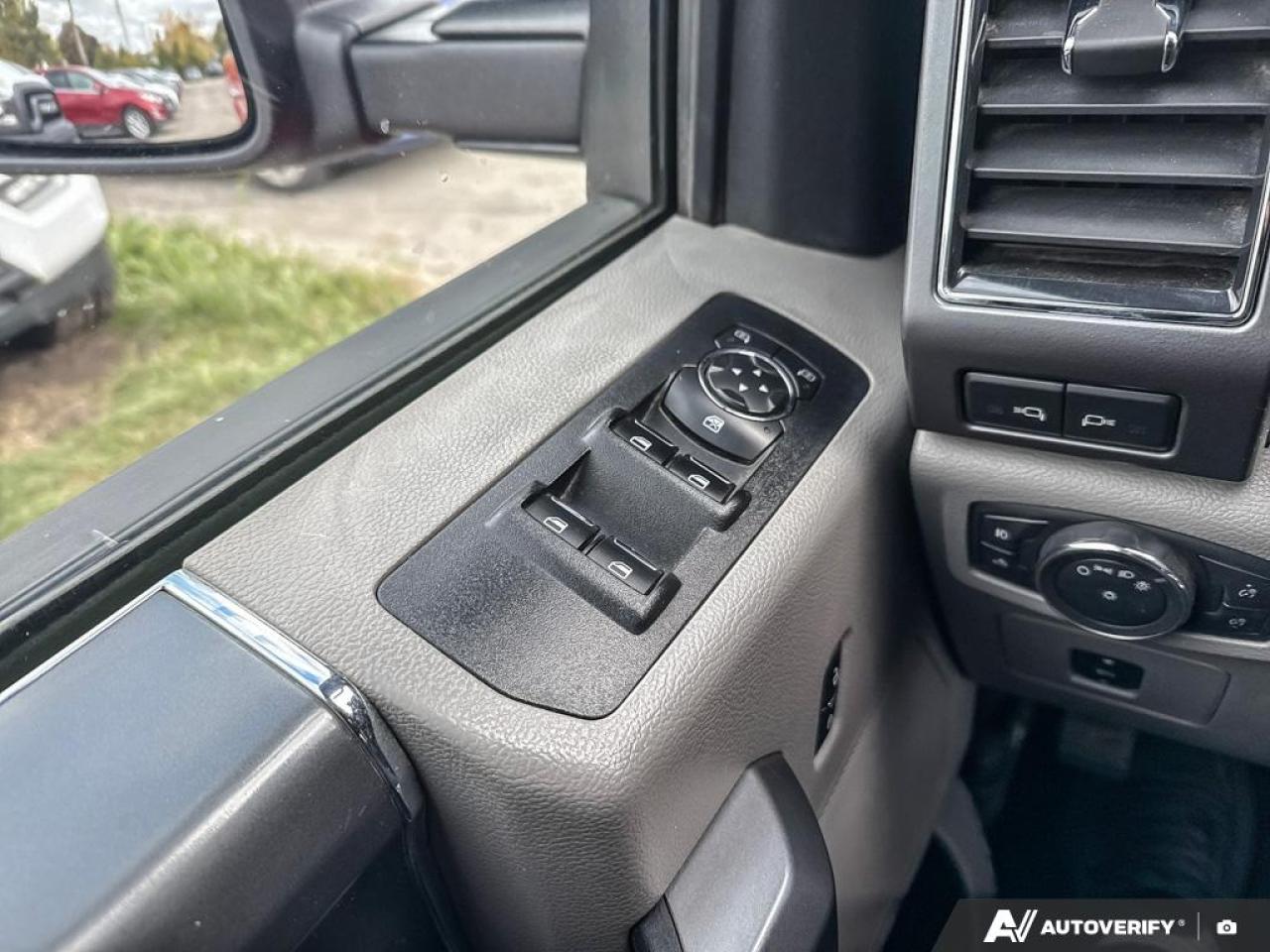 2017 Ford F-150 XLT / XTR / NO ACCIDENTS / 5.0L / REAR CAM / 4X4 - Photo #13
