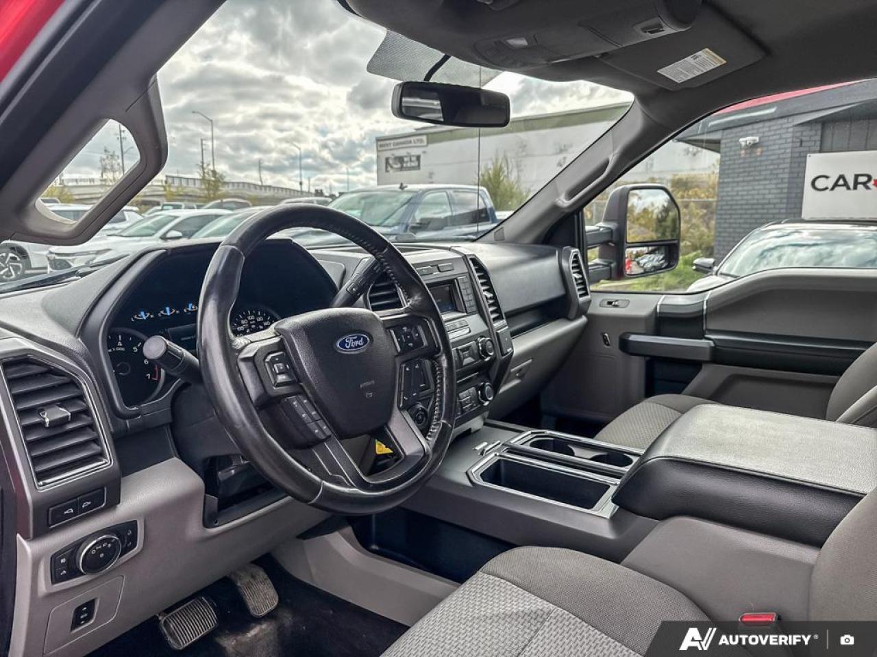 2017 Ford F-150 XLT / XTR / NO ACCIDENTS / 5.0L / REAR CAM / 4X4 - Photo #9