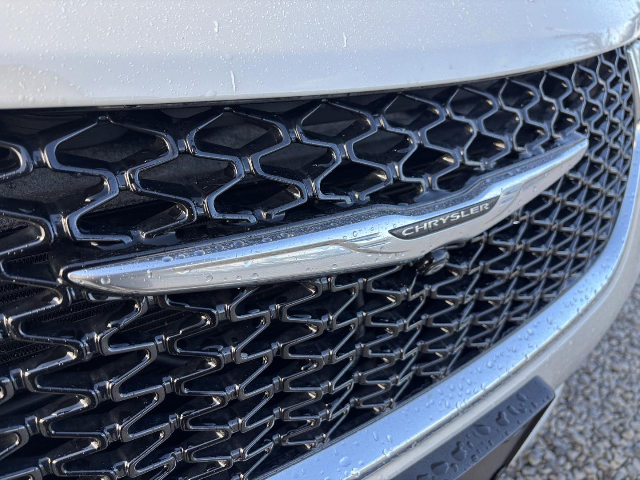 2021 Chrysler Pacifica Limited *1 OWNER*NO ACCIDENTS*Fully Loaded* Photo