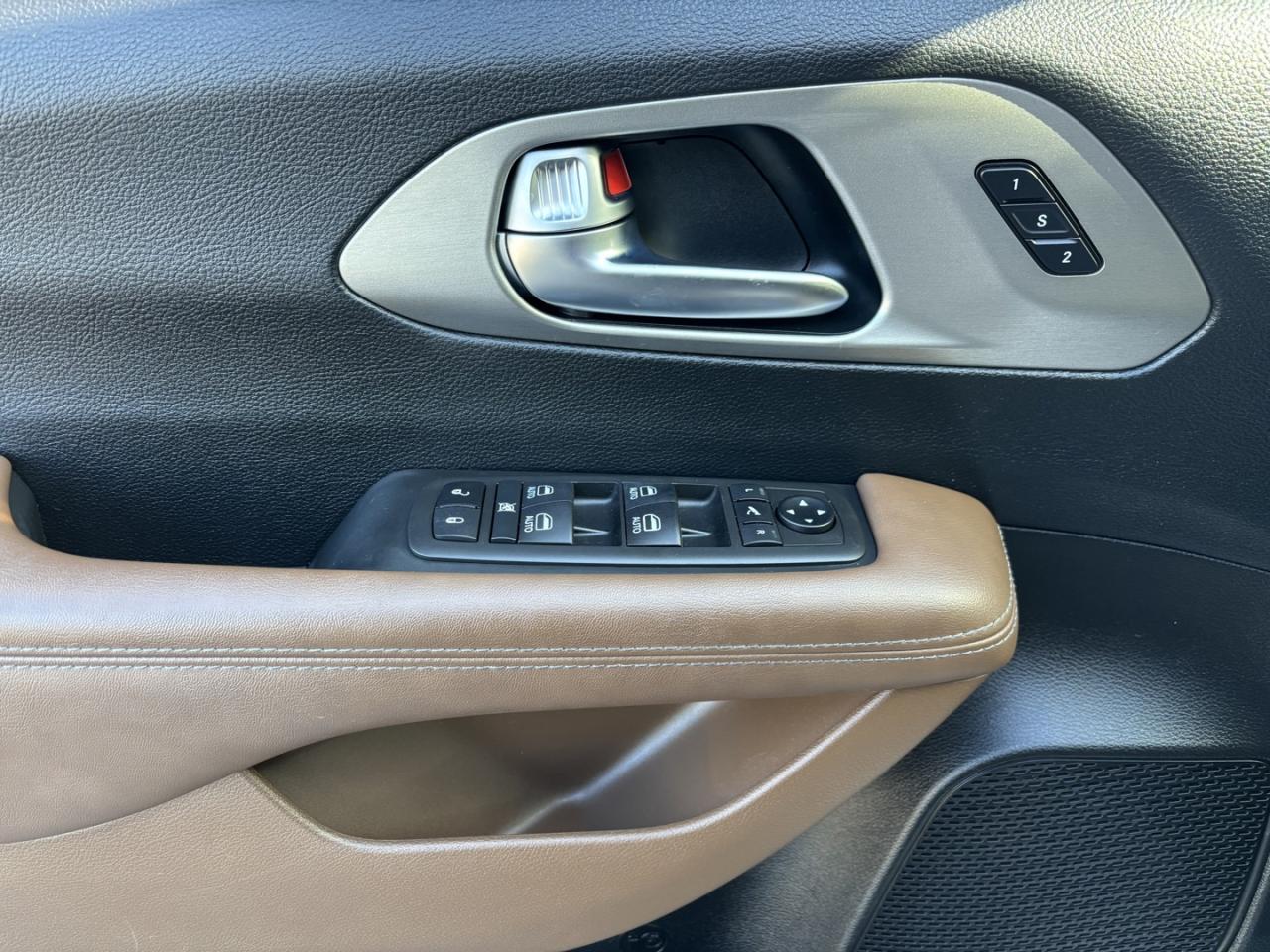 2021 Chrysler Pacifica Limited *1 OWNER*NO ACCIDENTS*Fully Loaded* Photo