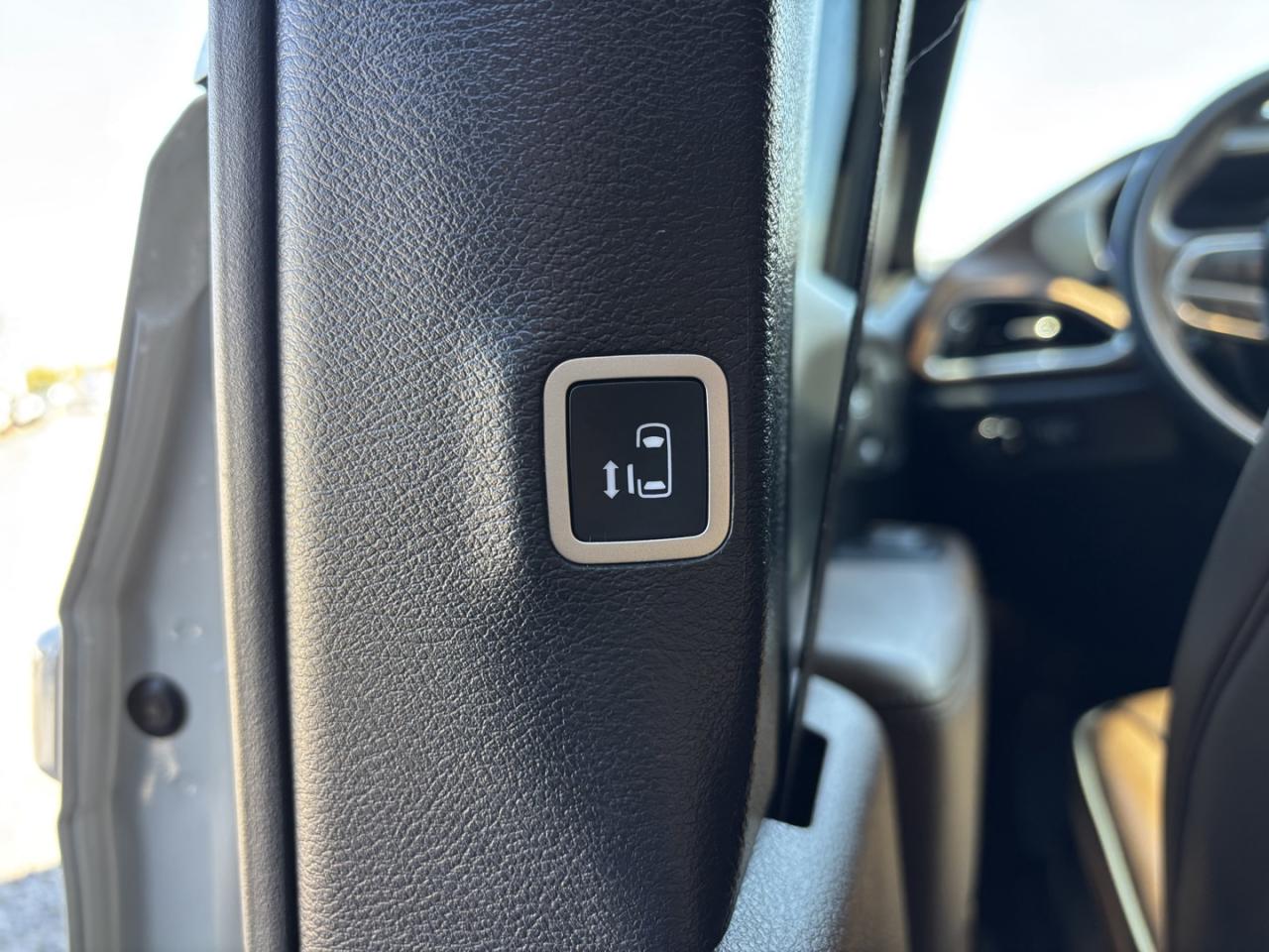 2021 Chrysler Pacifica Limited *1 OWNER*NO ACCIDENTS*Fully Loaded* Photo