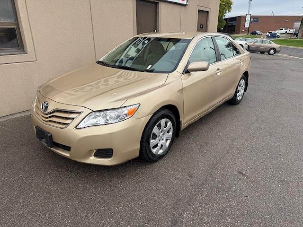 2011 Toyota Camry 4dr Sdn I4 Auto LE Photo3
