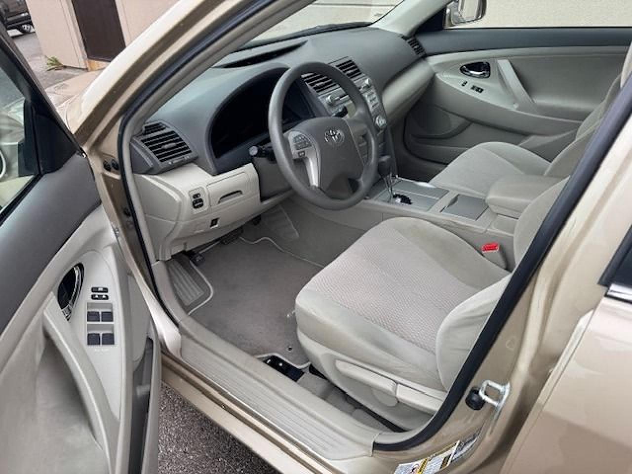 2011 Toyota Camry 4dr Sdn I4 Auto LE - Photo #10