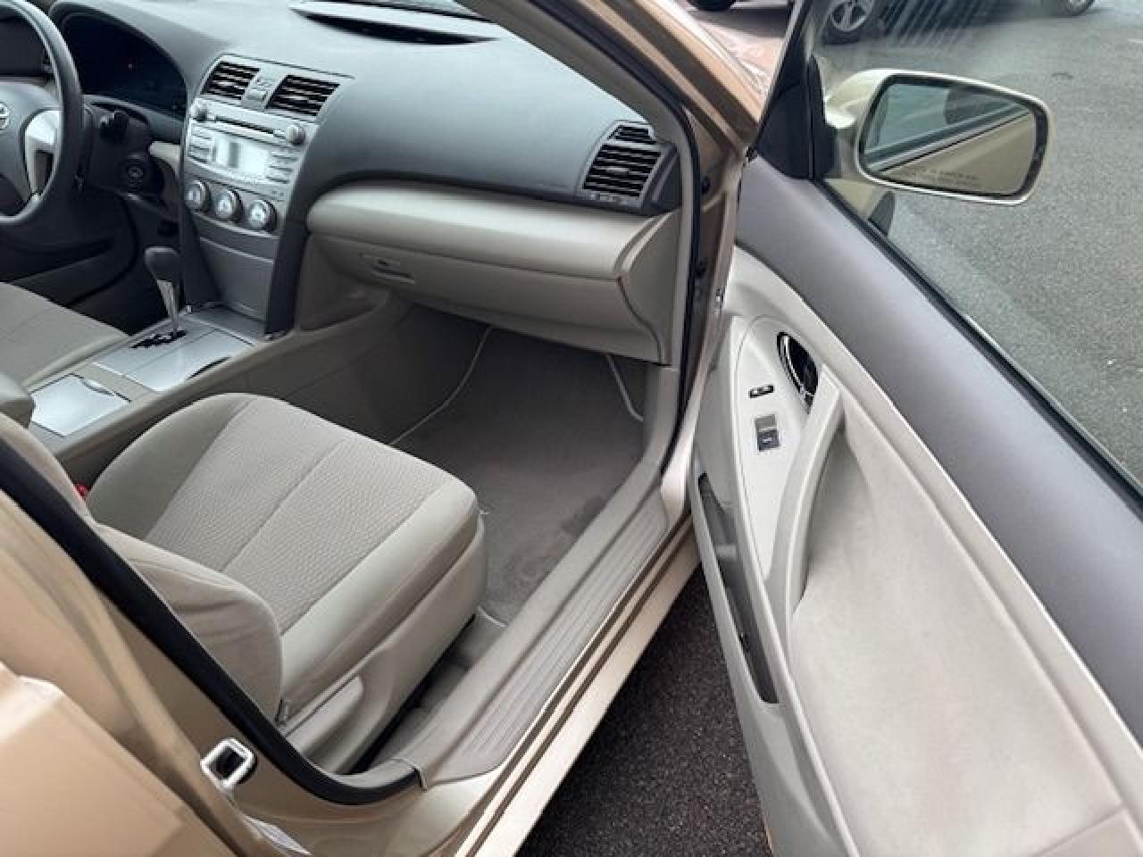 2011 Toyota Camry 4dr Sdn I4 Auto LE - Photo #15