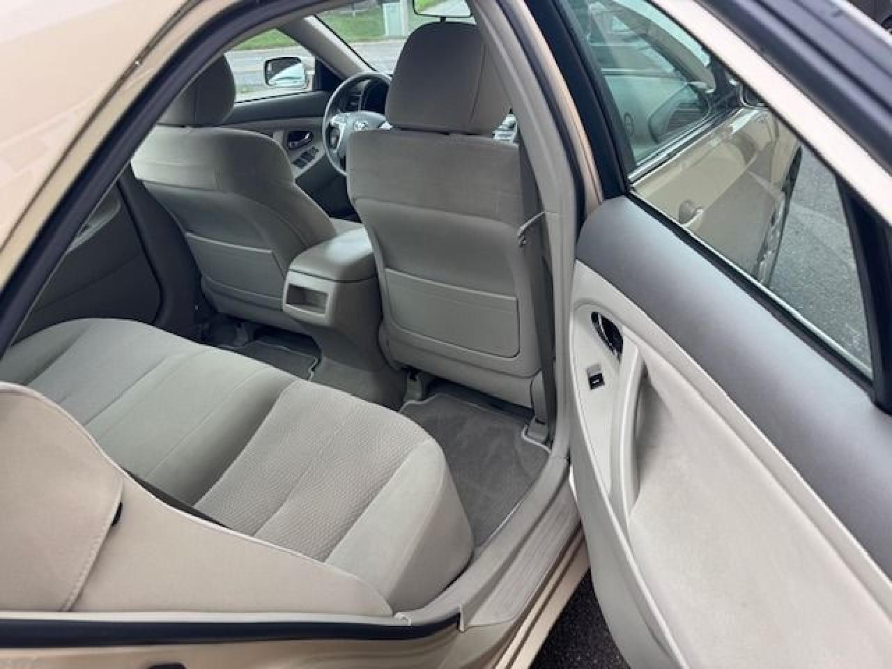 2011 Toyota Camry 4dr Sdn I4 Auto LE - Photo #16