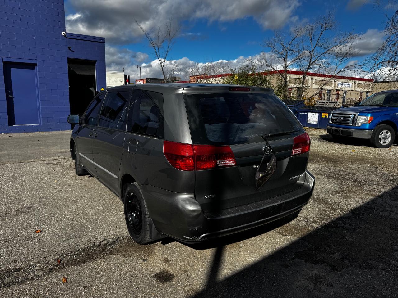 2005 Toyota Sienna CE Photo
