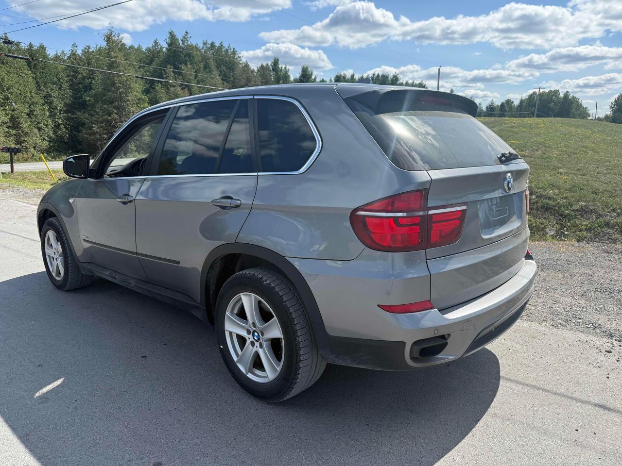 2011 BMW X5 50i - Photo #3