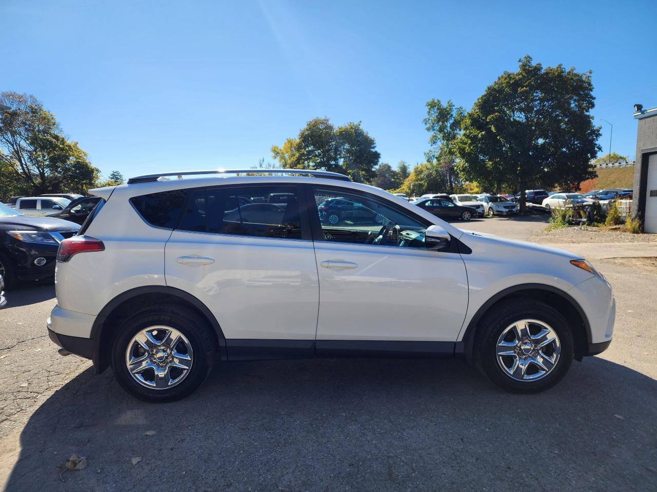 2017 Toyota RAV4 LE l Clean Carfax l No accidents l AWD - Photo #5