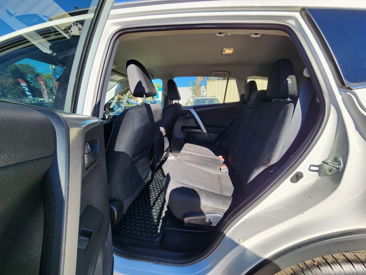 2017 Toyota RAV4 LE l Clean Carfax l No accidents l AWD - Photo #15