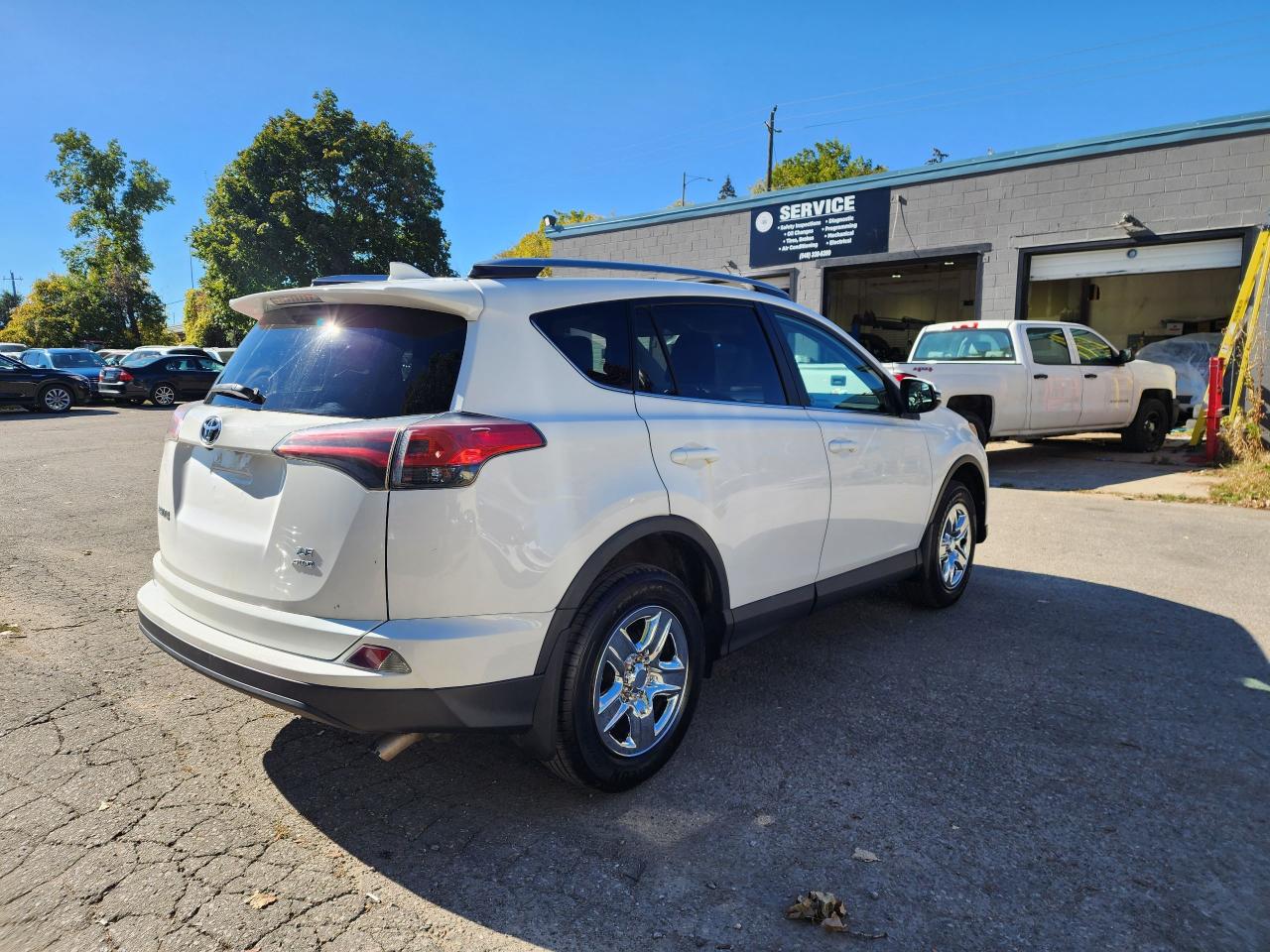 2017 Toyota RAV4 LE l Clean Carfax l No accidents l AWD - Photo #6