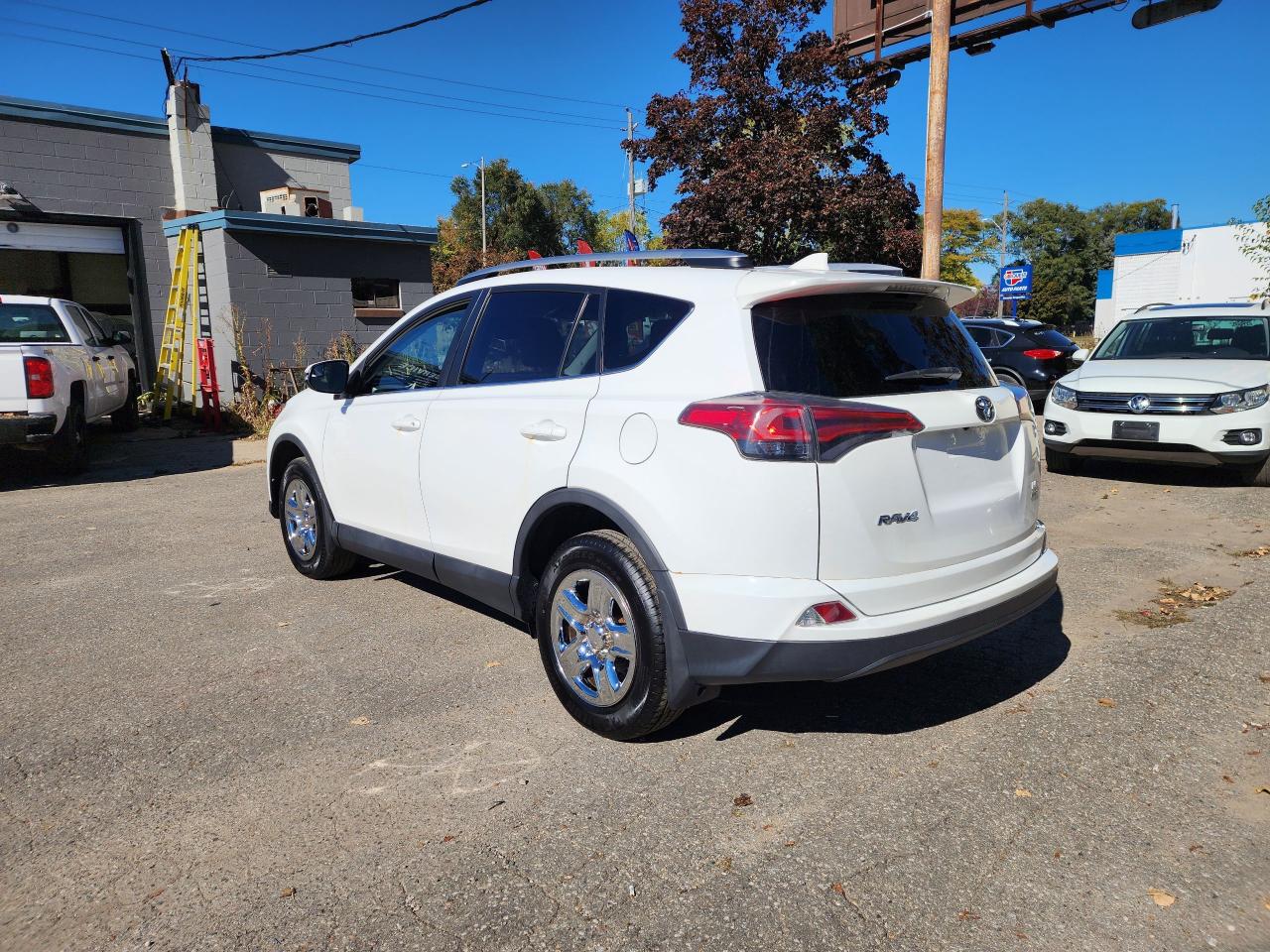 2017 Toyota RAV4 LE l Clean Carfax l No accidents l AWD - Photo #7