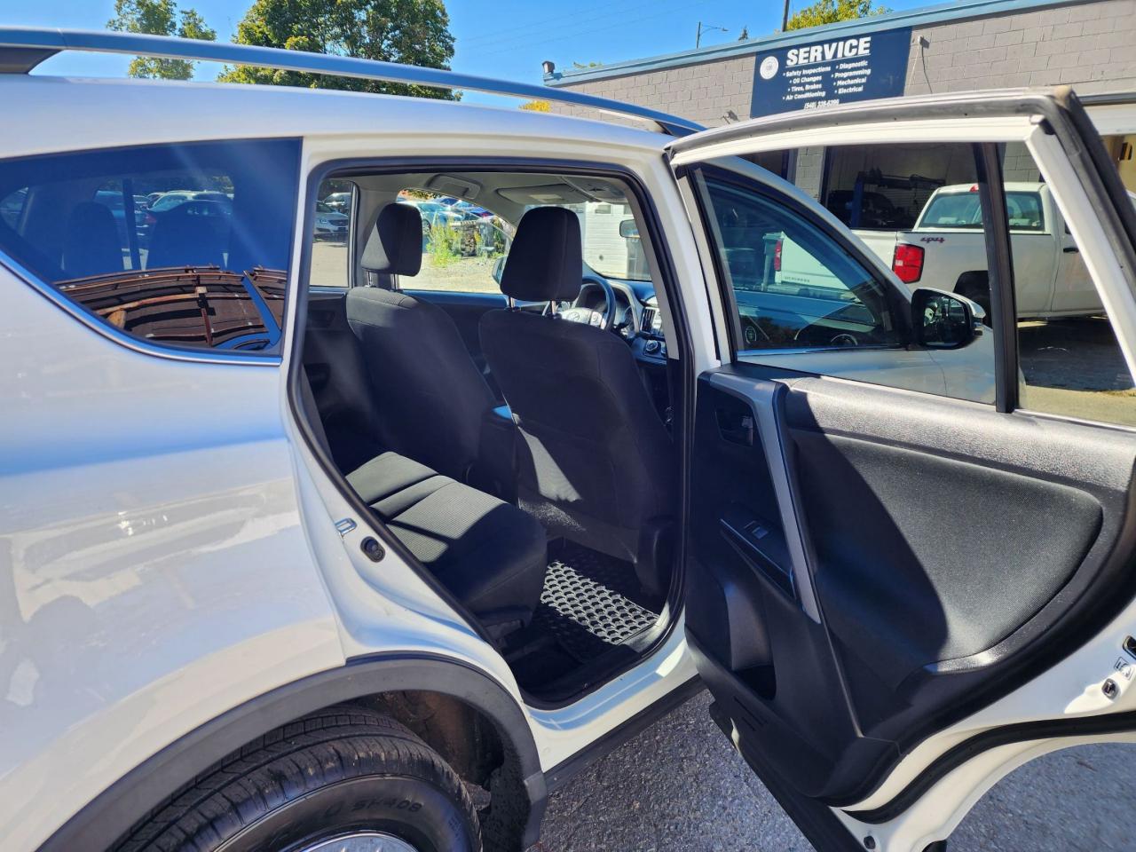 2017 Toyota RAV4 LE l Clean Carfax l No accidents l AWD