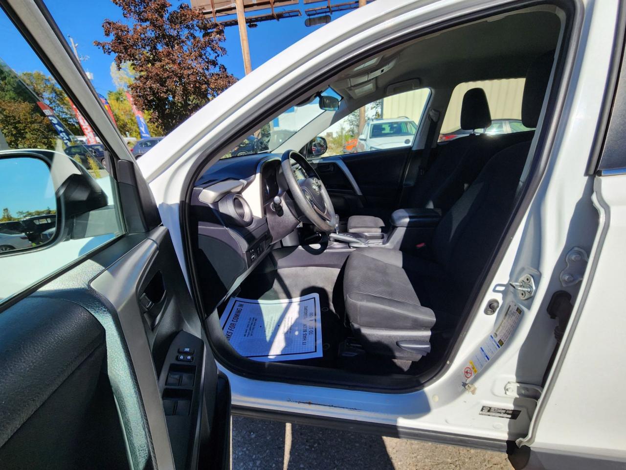 2017 Toyota RAV4 LE l Clean Carfax l No accidents l AWD