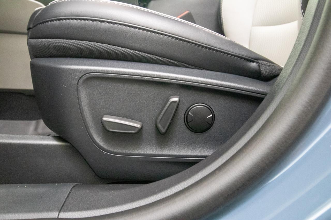 2025 Ford Escape PHEV FWD Hybrid Photo5