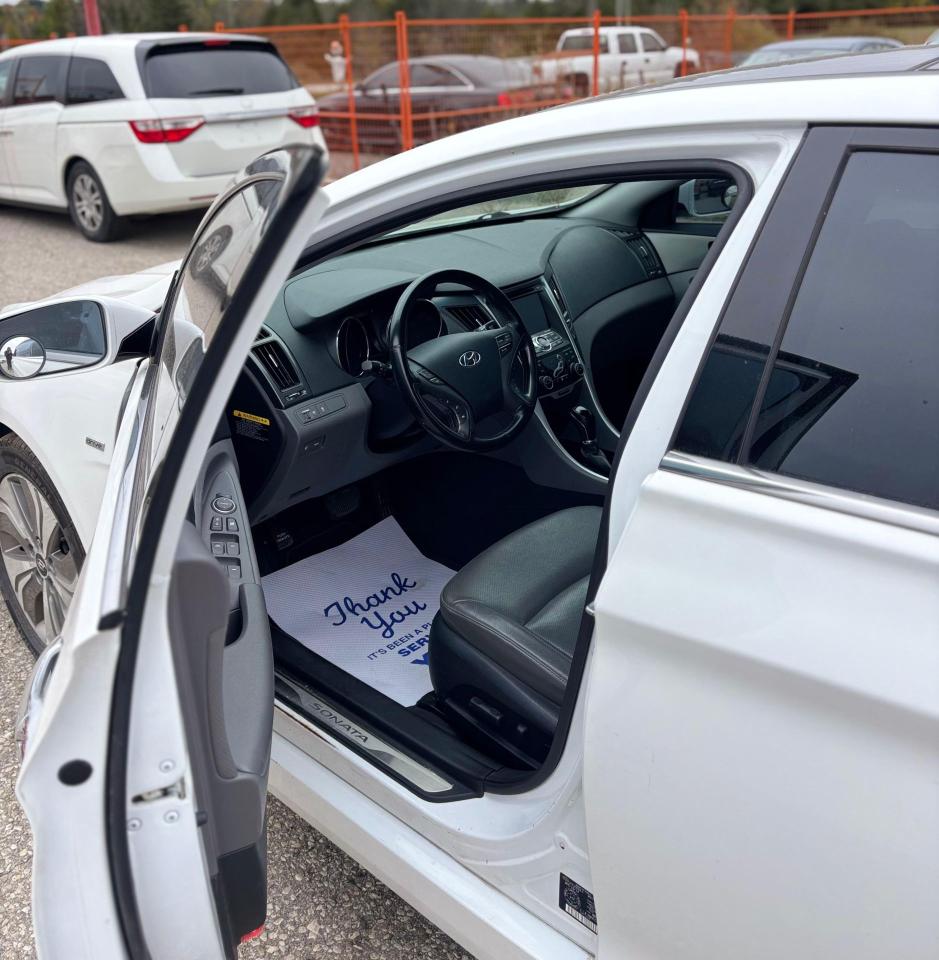 2014 Hyundai Sonata Hybrid 4dr Sdn Limited w/Technology Pkg - Photo #16