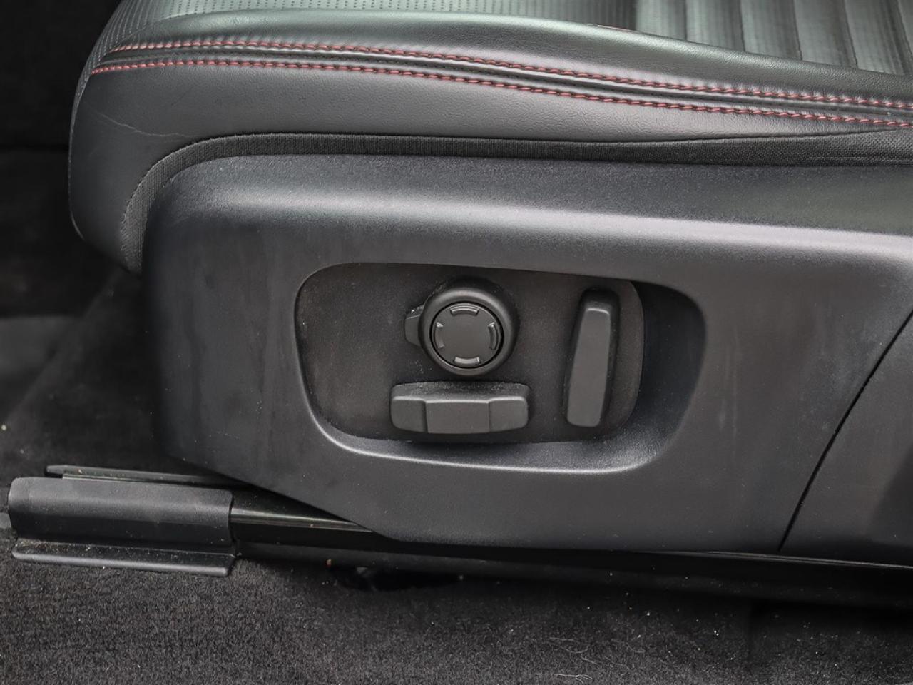 2023 Land Rover Discovery Sport R-Dynamic HSE 4WD Photo