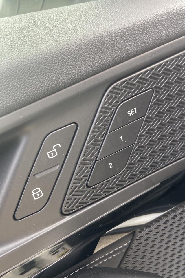 2023 BMW X1 xDrive28i Photo4