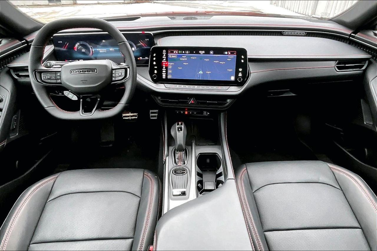 2026 Dodge Charger SCAT PACK PLUS | 550hp | Full Glass Roof | AWD Photo4