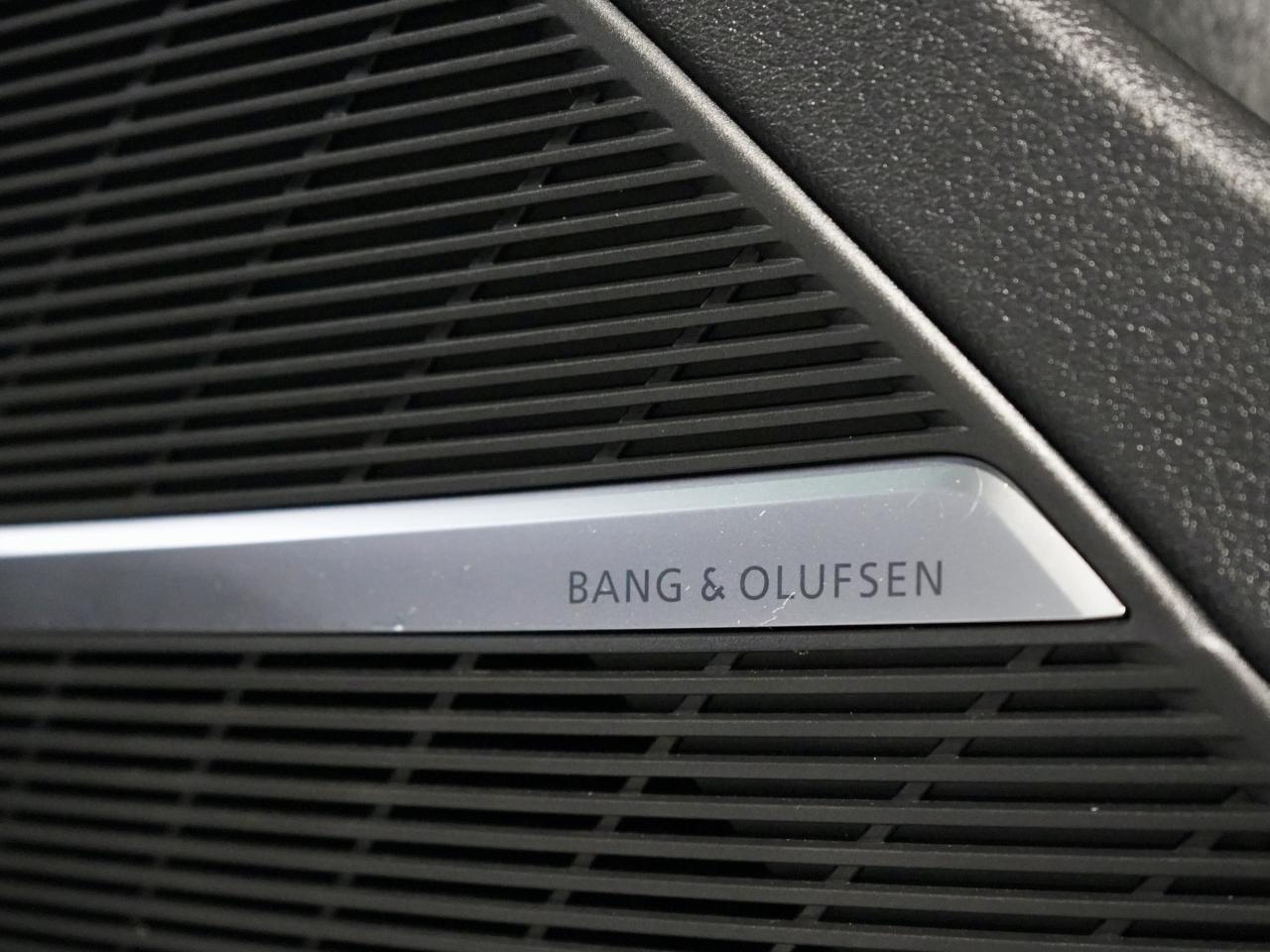 2022 Audi RS Q8 PANO/360CAM/HUD/B&O AUDIO/DRIVE ASSIST/NO ACCIDENT Photo