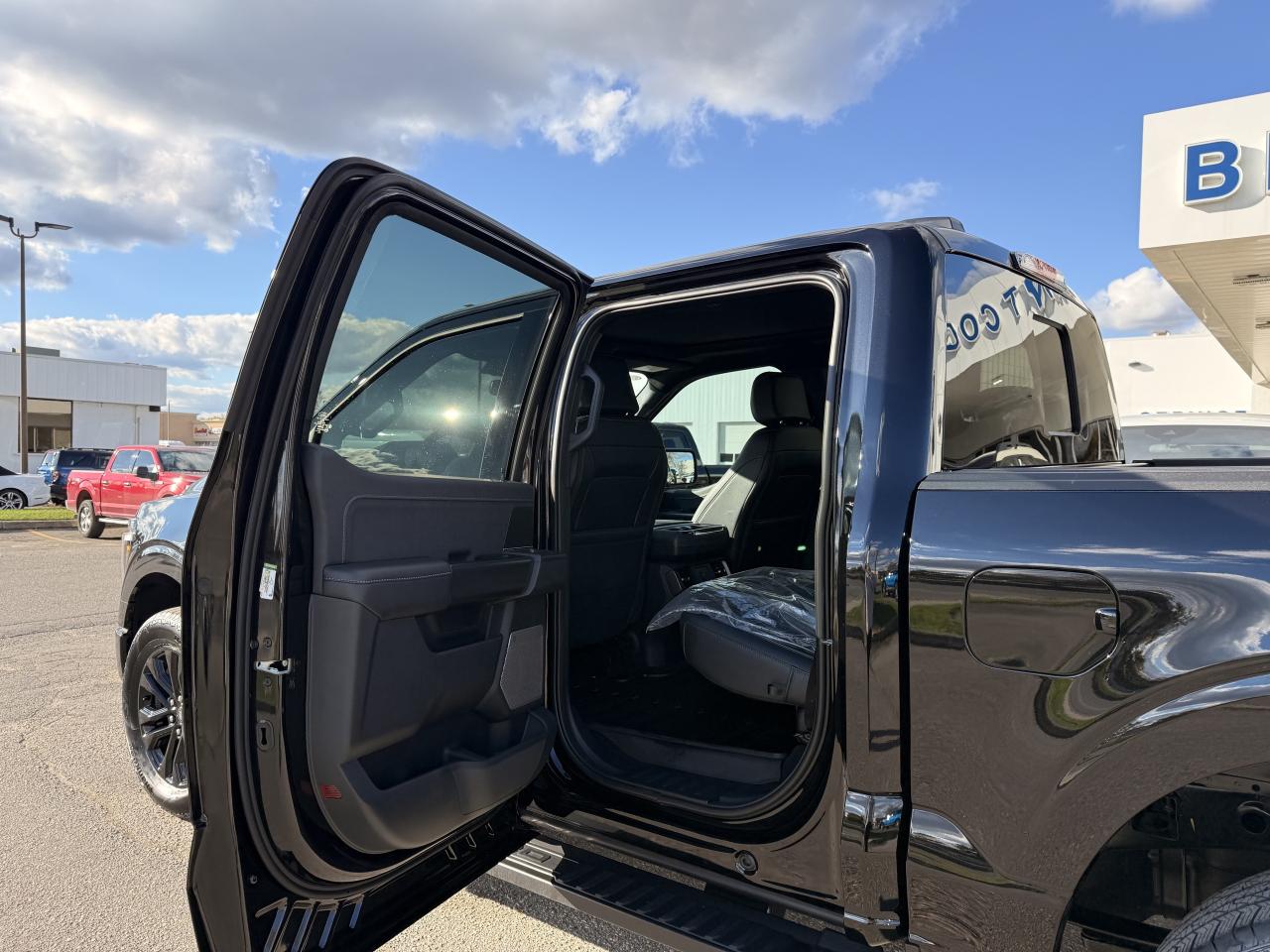 2025 Ford F-150 Lariat Photo