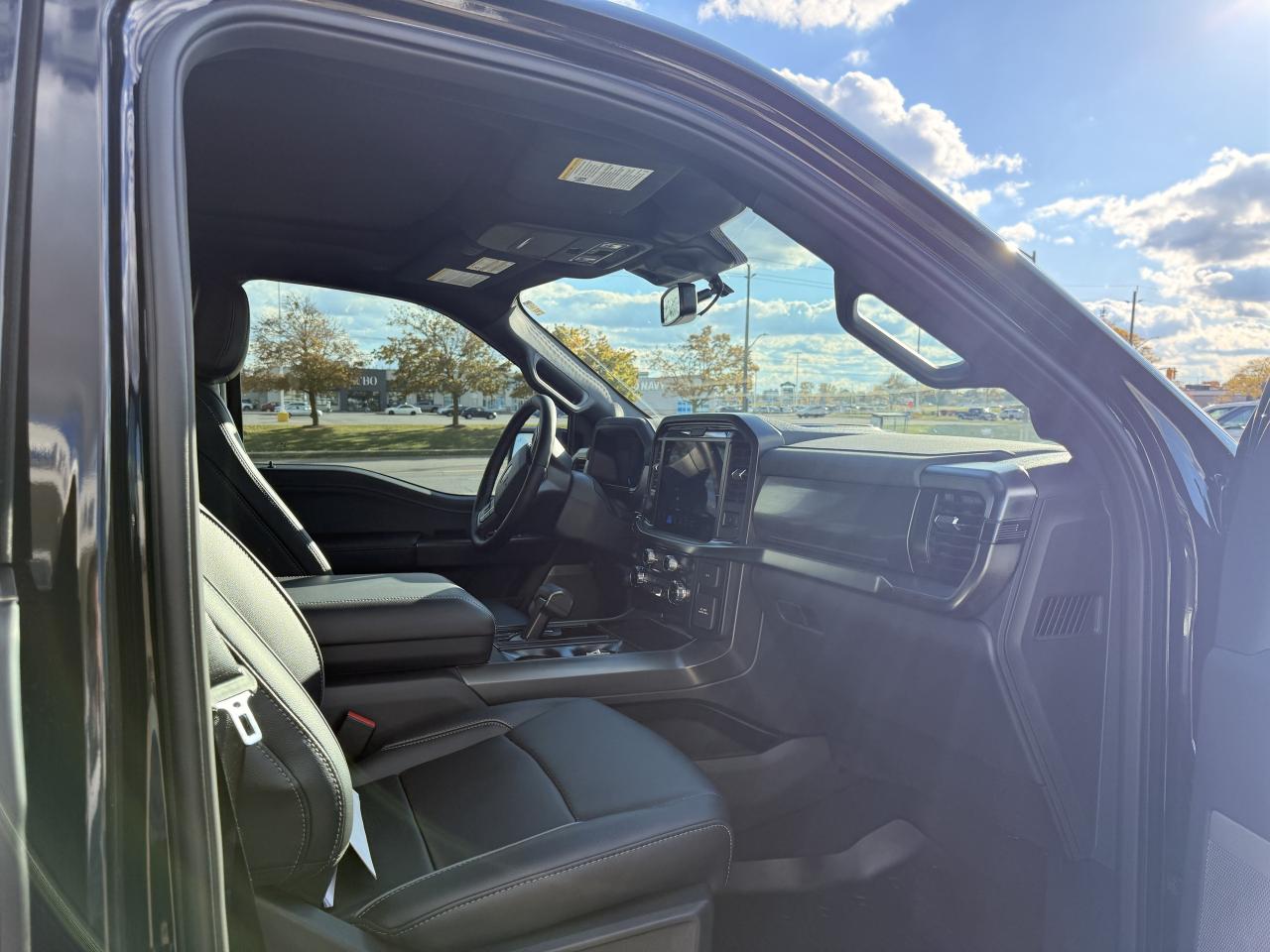 2025 Ford F-150 Lariat Photo