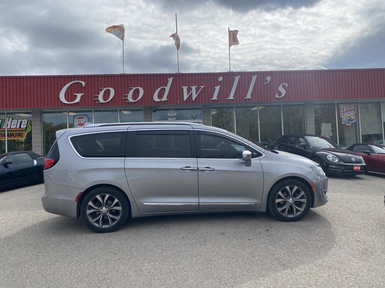 Used 2019 Chrysler Pacifica LIMITED, CLEAN CARFAX, HEATED/ COOLED LEATHER! for sale in London, ON
