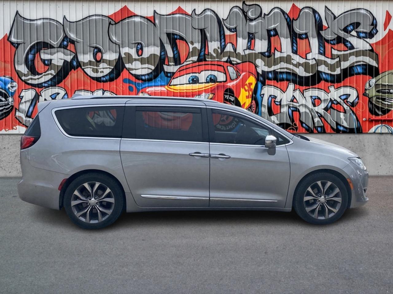 Used 2019 Chrysler Pacifica LIMITED, CLEAN CARFAX, HEATED/ COOLED LEATHER! for sale in London, ON
