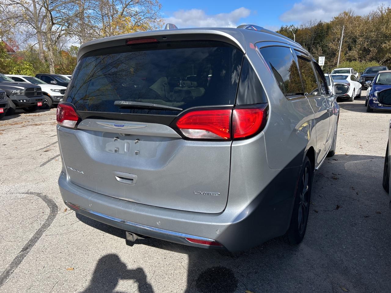 2019 Chrysler Pacifica LIMITED, CLEAN CARFAX, HEATED/ COOLED LEATHER! - Photo #6