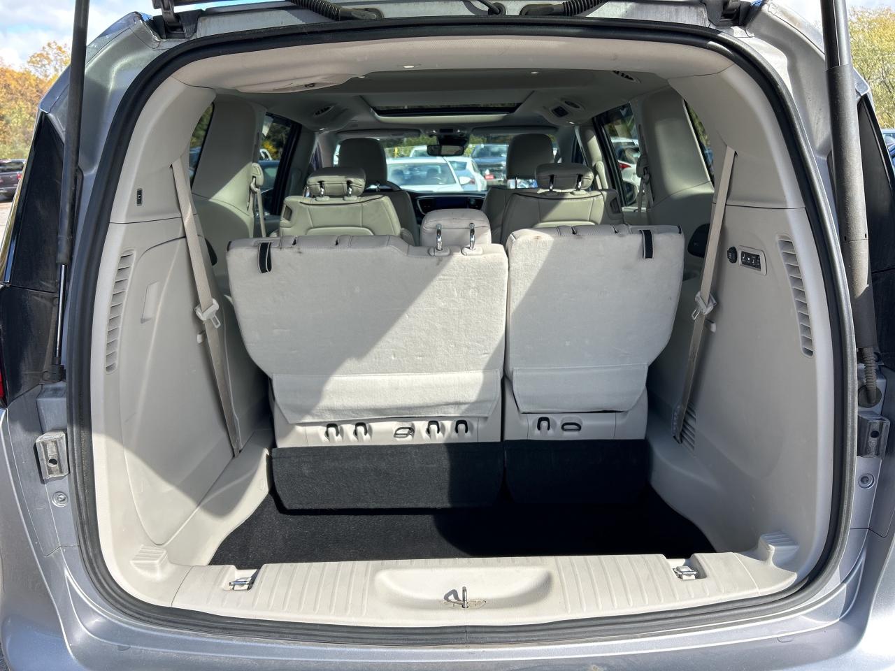 2019 Chrysler Pacifica LIMITED, CLEAN CARFAX, HEATED/ COOLED LEATHER! - Photo #11