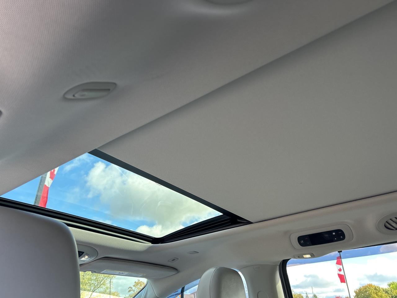 2019 Chrysler Pacifica LIMITED, CLEAN CARFAX, HEATED/ COOLED LEATHER! - Photo #15