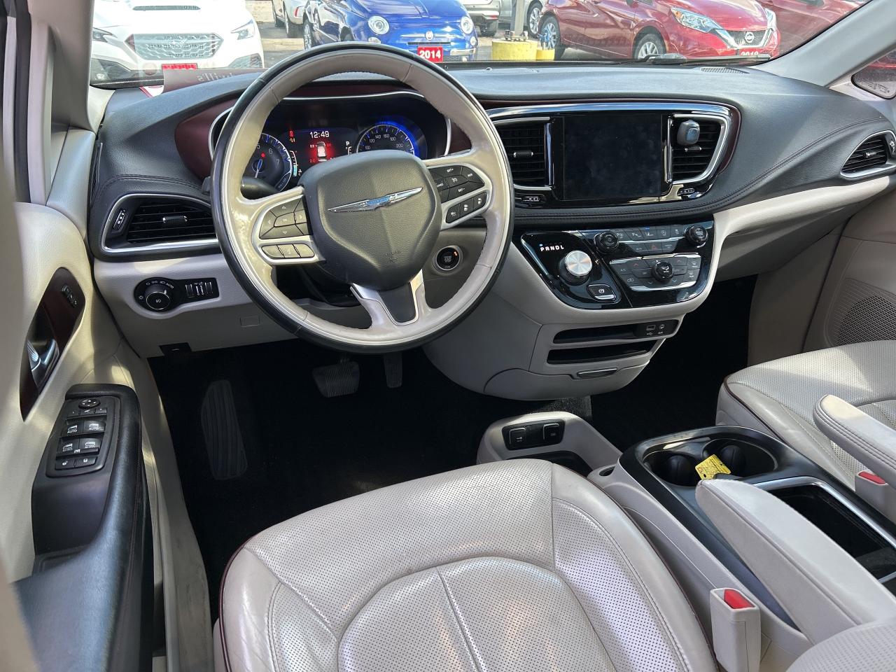 2019 Chrysler Pacifica LIMITED, CLEAN CARFAX, HEATED/ COOLED LEATHER! - Photo #14