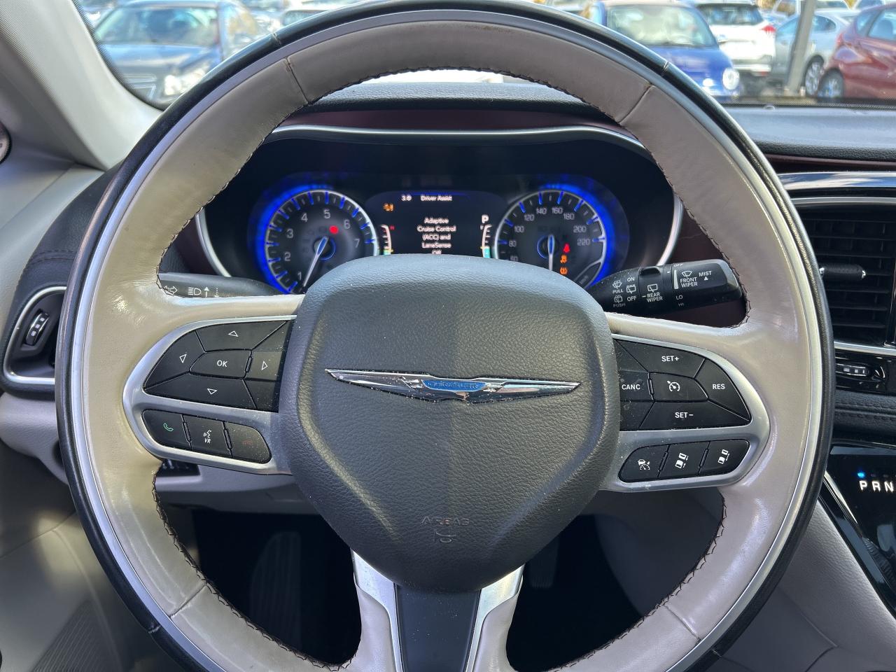 2019 Chrysler Pacifica LIMITED, CLEAN CARFAX, HEATED/ COOLED LEATHER! - Photo #18