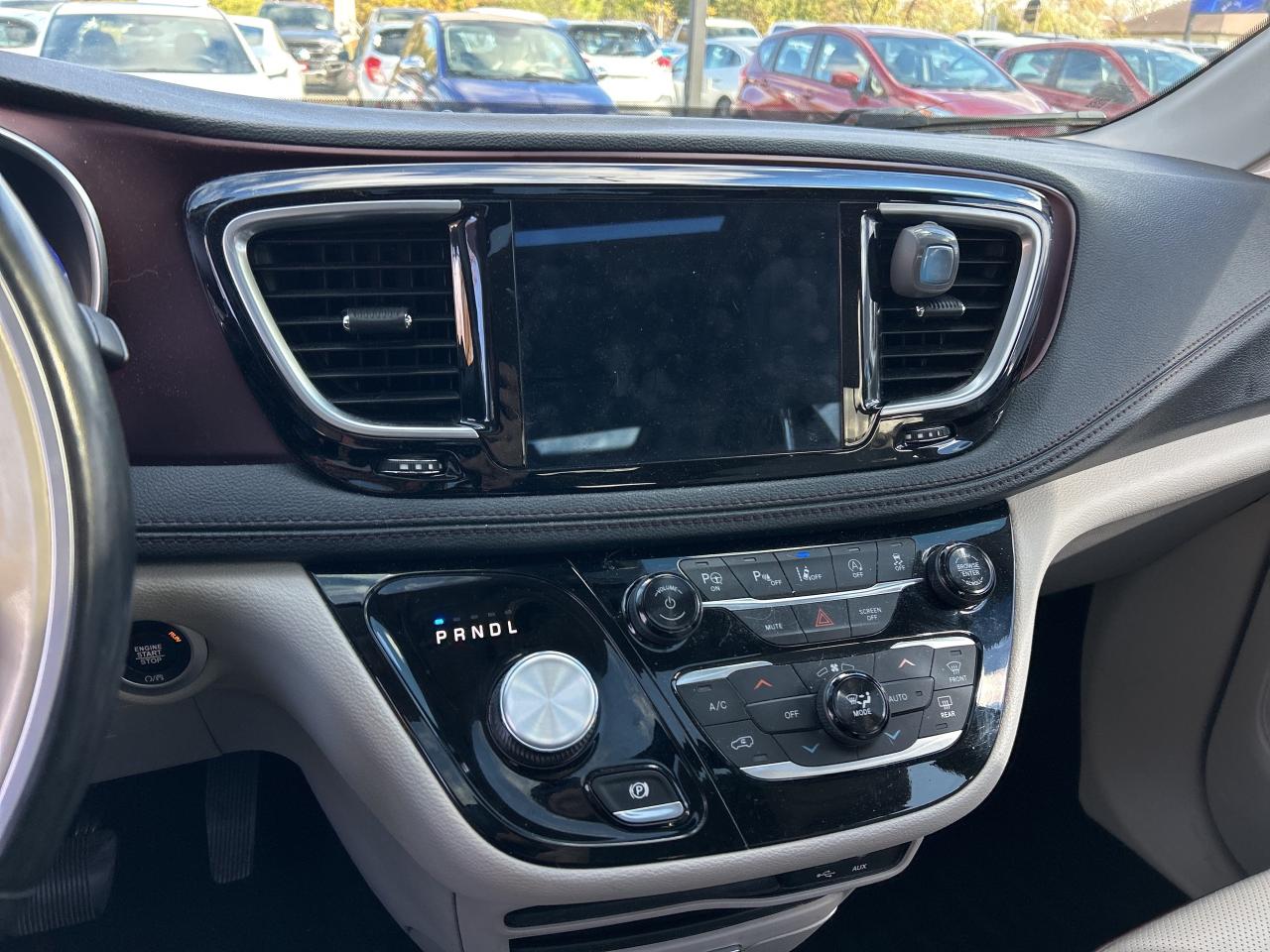 2019 Chrysler Pacifica LIMITED, CLEAN CARFAX, HEATED/ COOLED LEATHER! - Photo #20