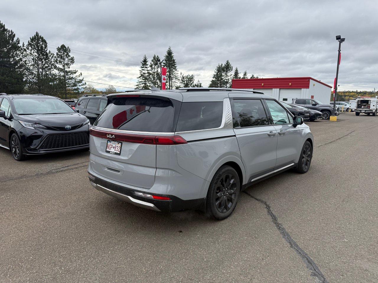 2023 Kia Carnival SX Photo