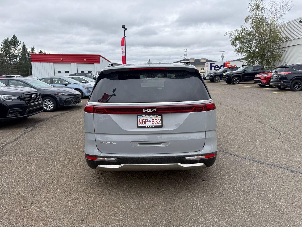 2023 Kia Carnival SX Photo