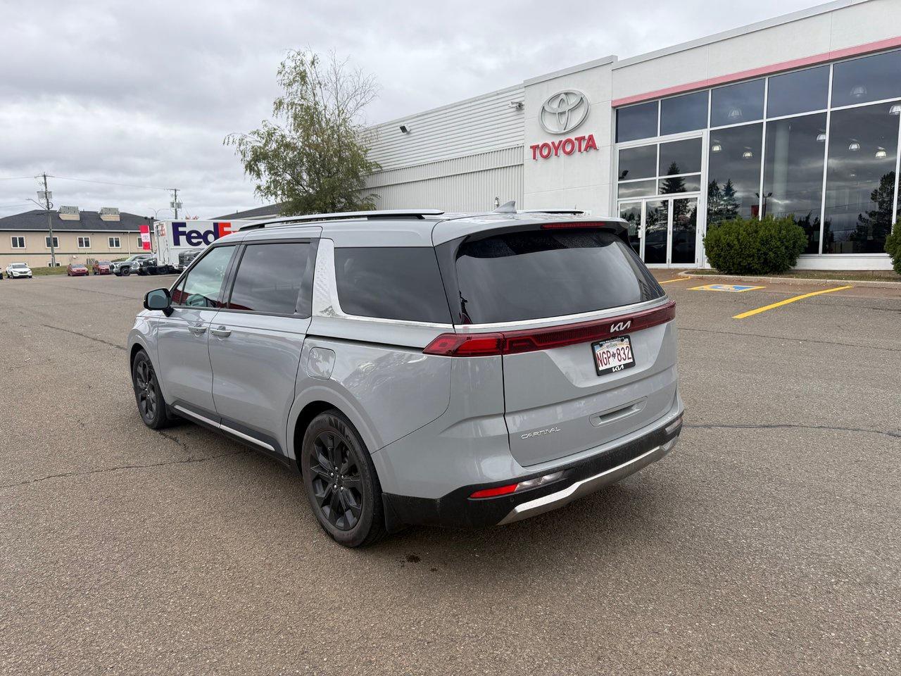 2023 Kia Carnival SX Photo