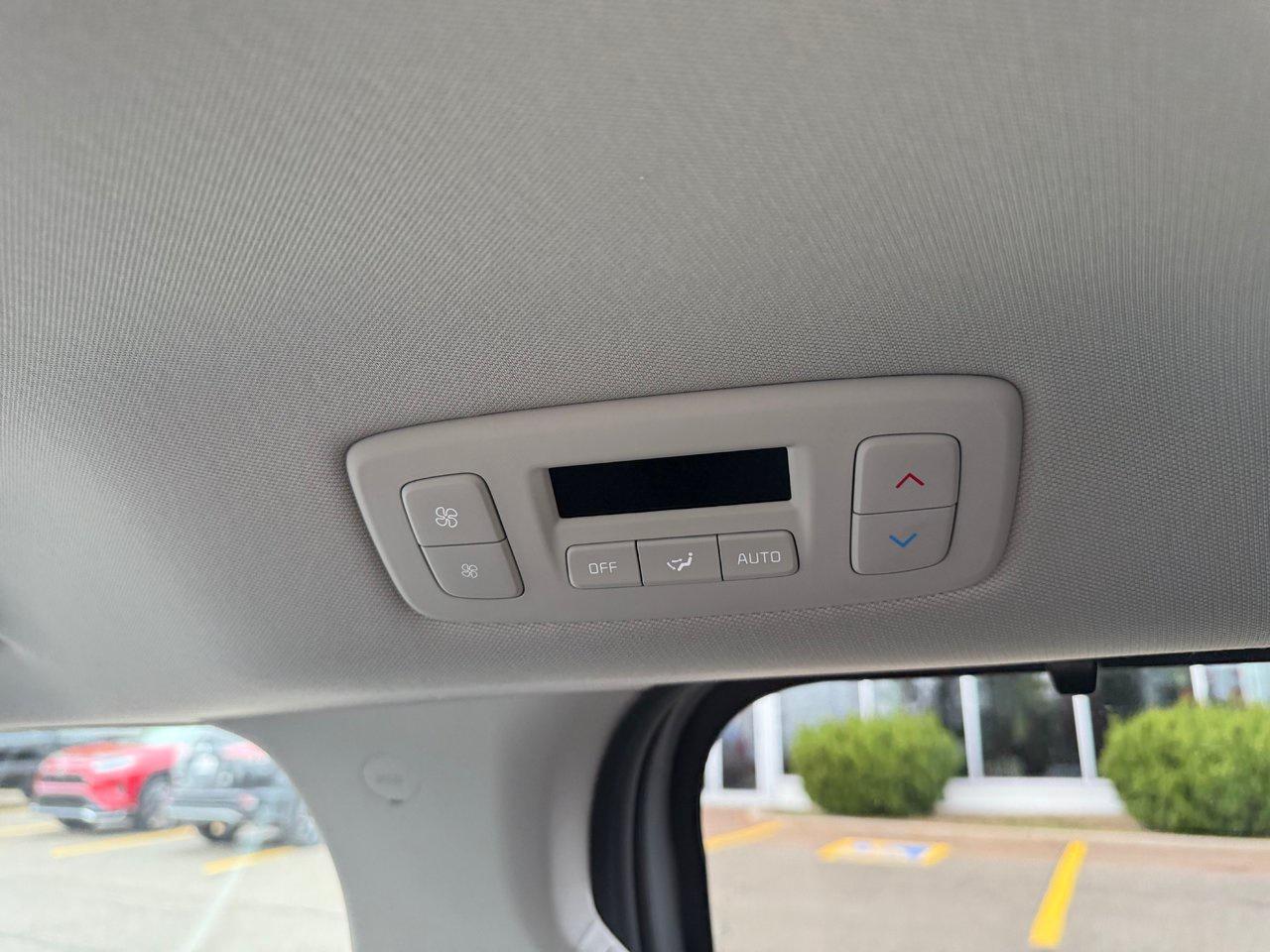 2023 Kia Carnival SX Photo