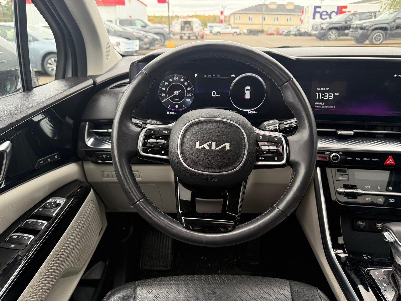 2023 Kia Carnival SX Photo