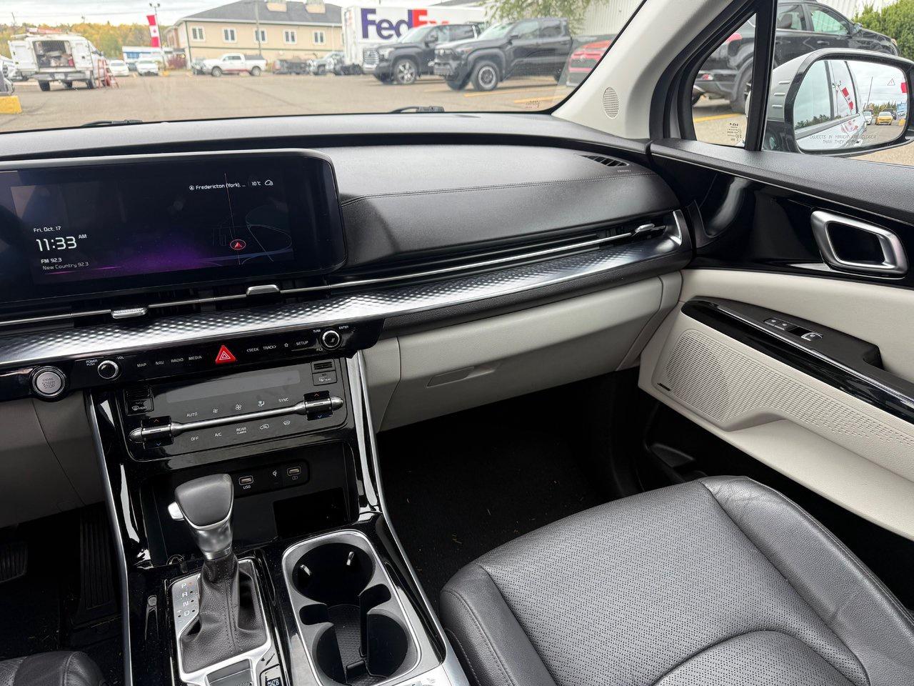 2023 Kia Carnival SX Photo