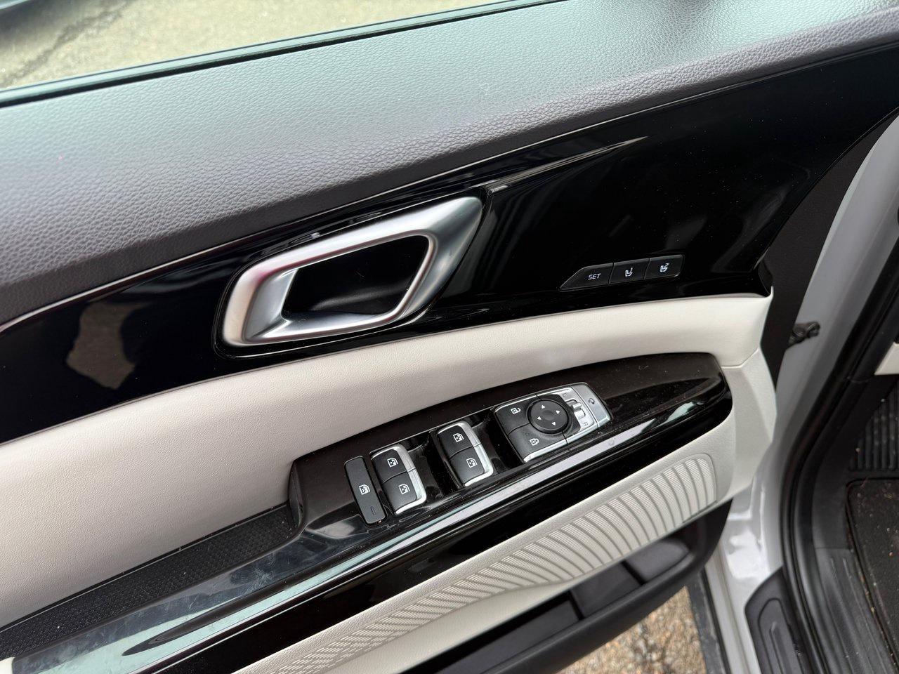 2023 Kia Carnival SX Photo