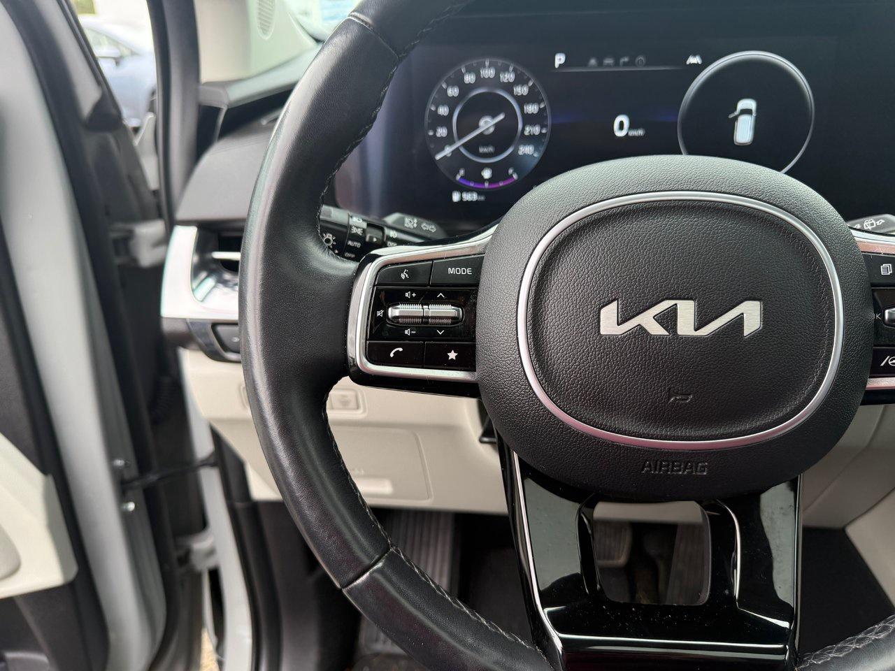 2023 Kia Carnival SX Photo