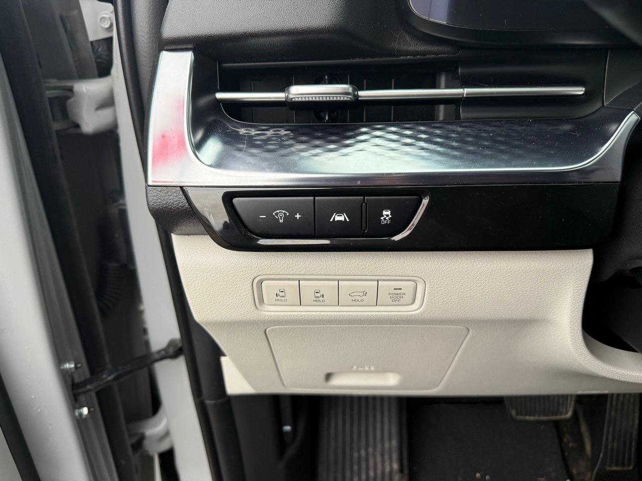 2023 Kia Carnival SX Photo