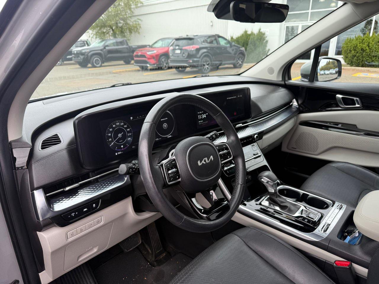 2023 Kia Carnival SX Photo